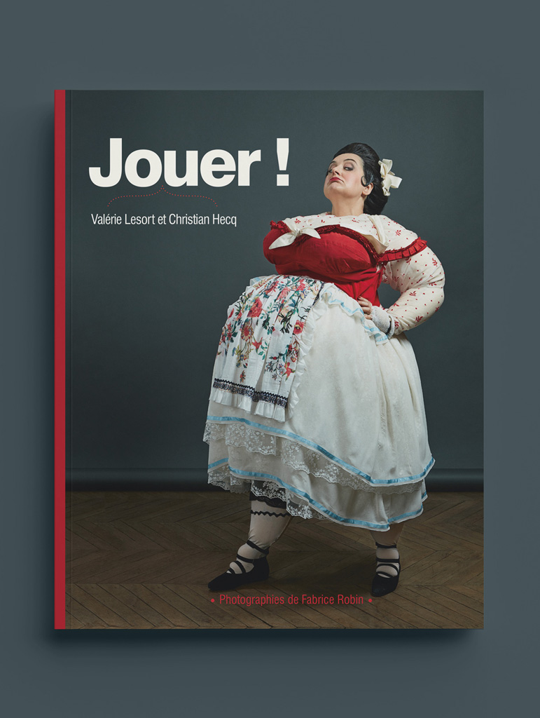 Création de visuels pour le site web des Éditions Studio Popincourt. Livre photo fermé.